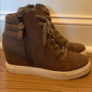 Steve Madden Taupe Wedge Sneakers Women’s Size 8